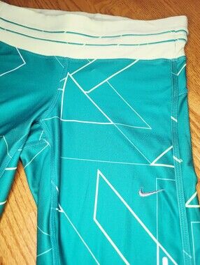 ✨️Nike Dri-Fit Crop Leggings sz Small